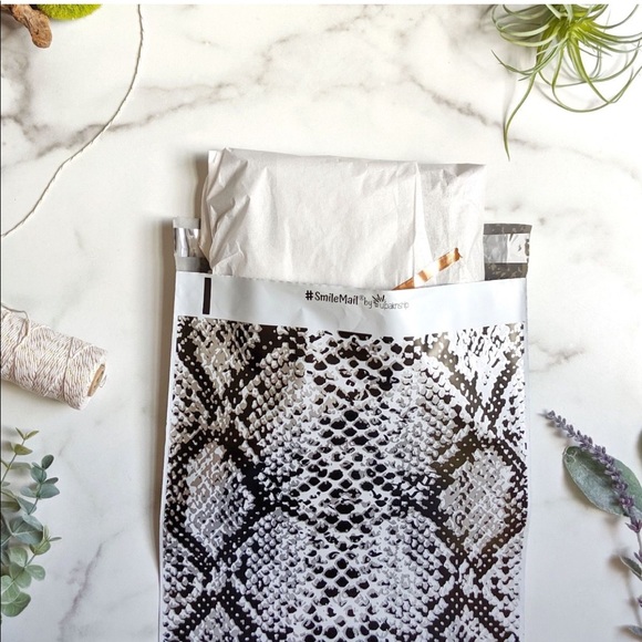 25 10X13 Poly Mailers Snake Skin Print PRICE IS FIRM - Picture 8 of 10